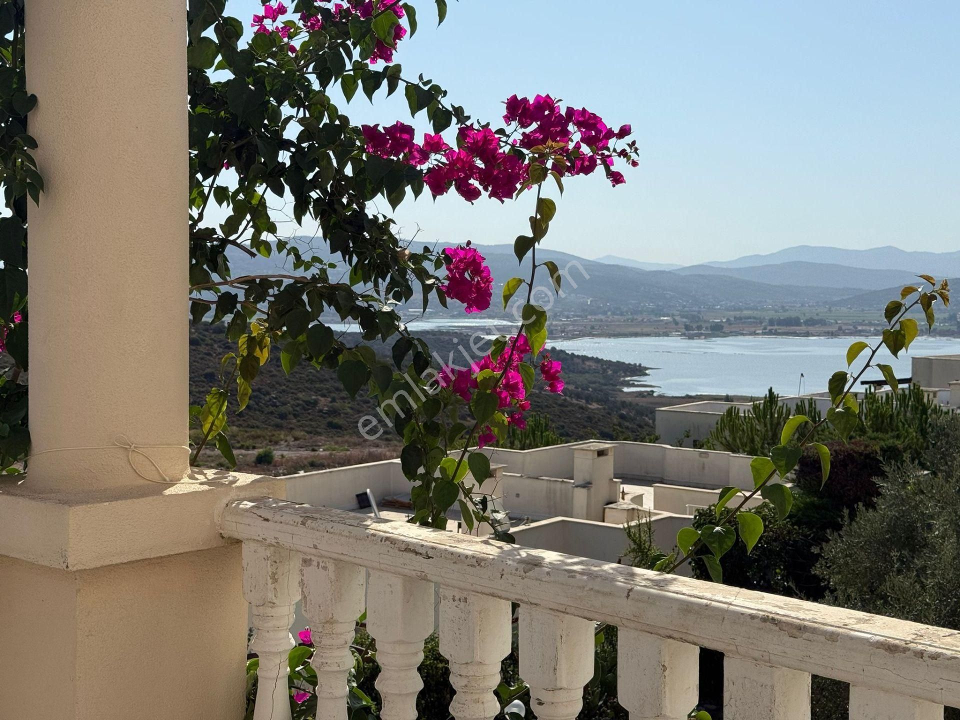 Denize Yakın Butik Sitede Satılık Manzaralı Üstkat Ev İngilizden Uygun Fiyata Ev Güvenlikli Havuzlu - Görsel 17