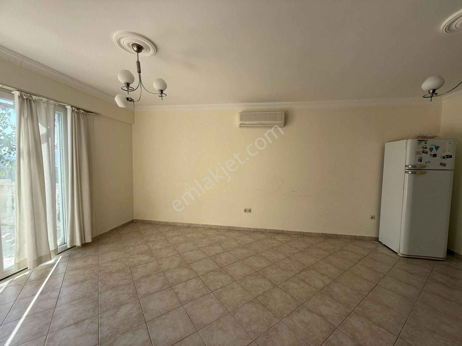 Denize Yakın Butik Sitede Satılık Manzaralı Üstkat Ev İngilizden Uygun Fiyata Ev Güvenlikli Havuzlu - Görsel 20