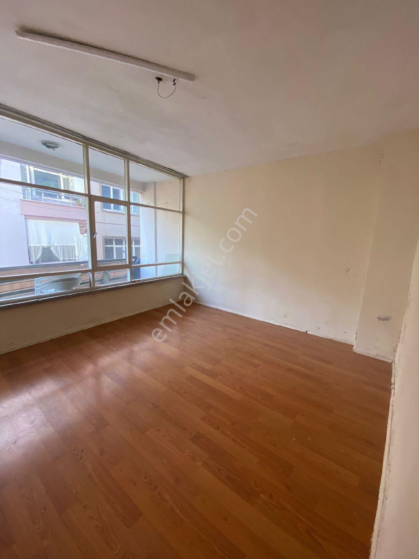 Samsun İlkadım Pazar Mahallesi'nde Sobalı 2+1 Kiralık Daire