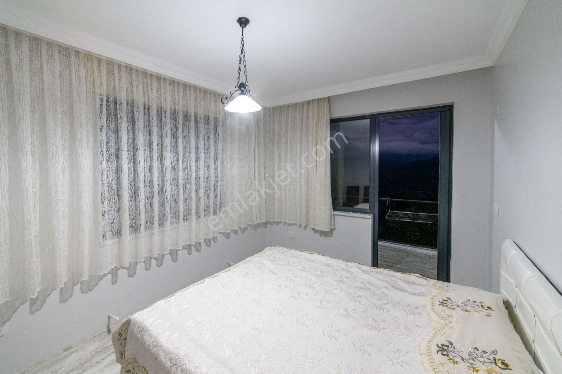 Dursunbey Çınar Köy'de Ceviz Ağaçlı Çiftlik Evi - Görsel 23