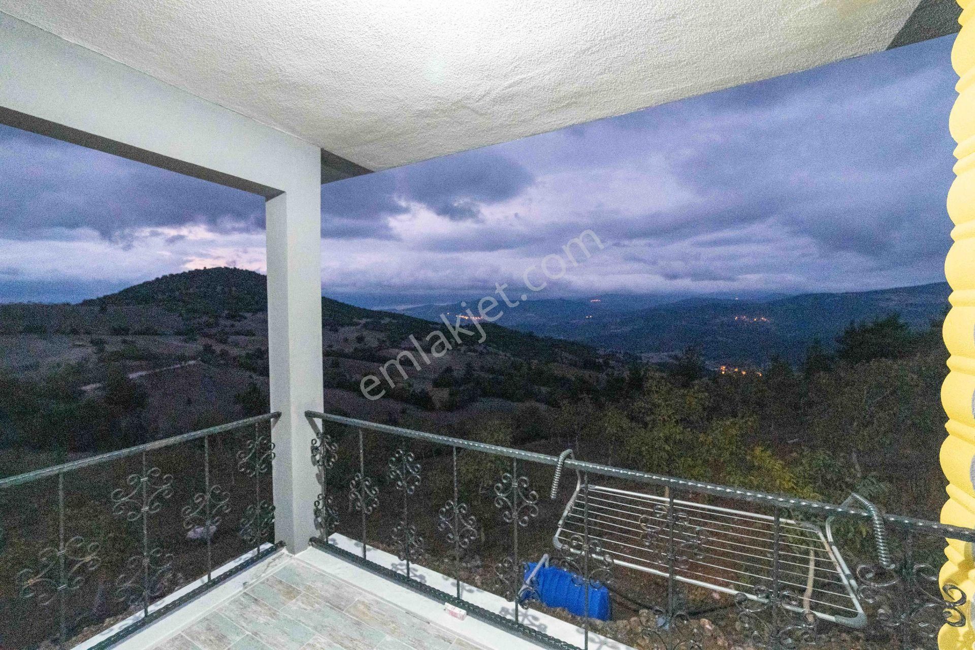 Dursunbey Çınar Köy'de Ceviz Ağaçlı Çiftlik Evi - Görsel 24