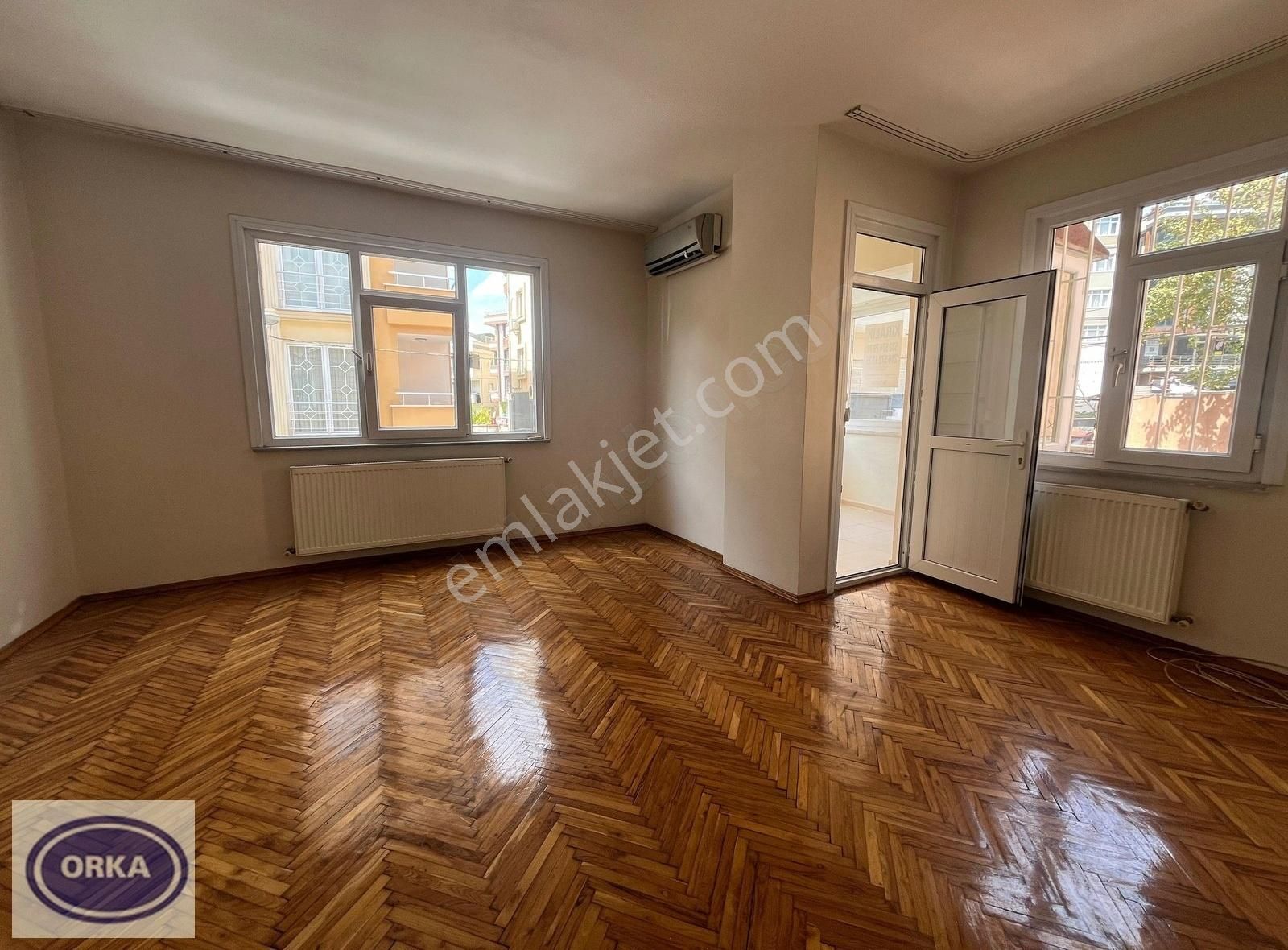 Fındıklı Merkezi Konumda Balkonlu Ferah 3+1 Kombili Kiralık