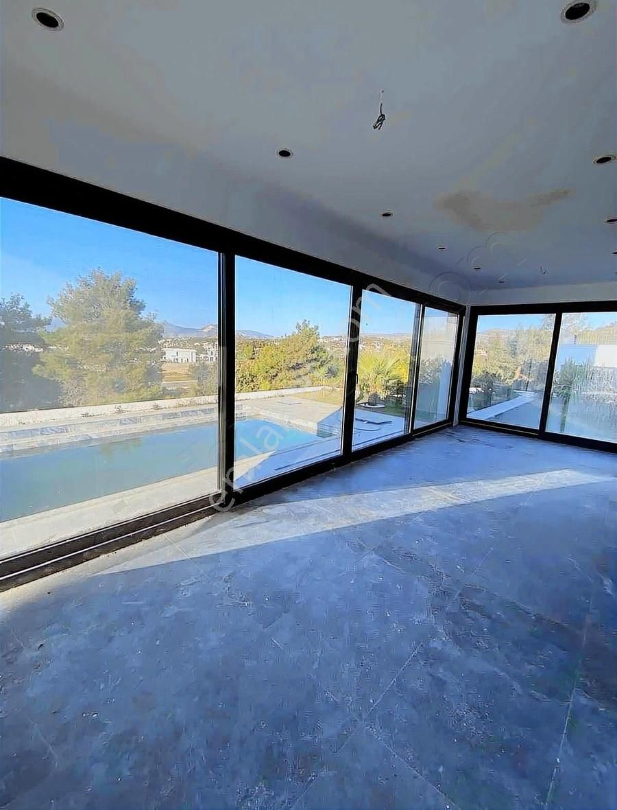 Alya Gayrimenkul Germiyan Bölgesinde Deniz Manzaralı Villa - Görsel 14