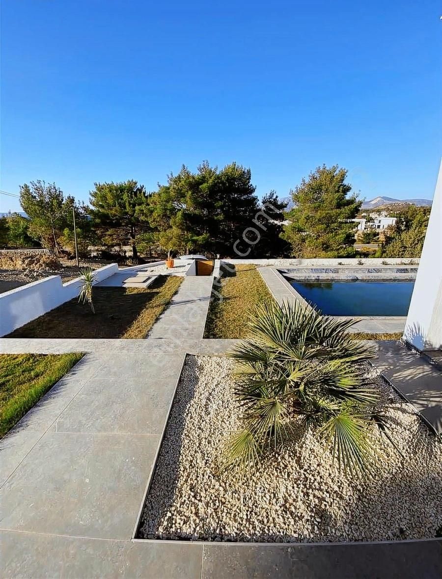 Alya Gayrimenkul Germiyan Bölgesinde Deniz Manzaralı Villa - Görsel 3