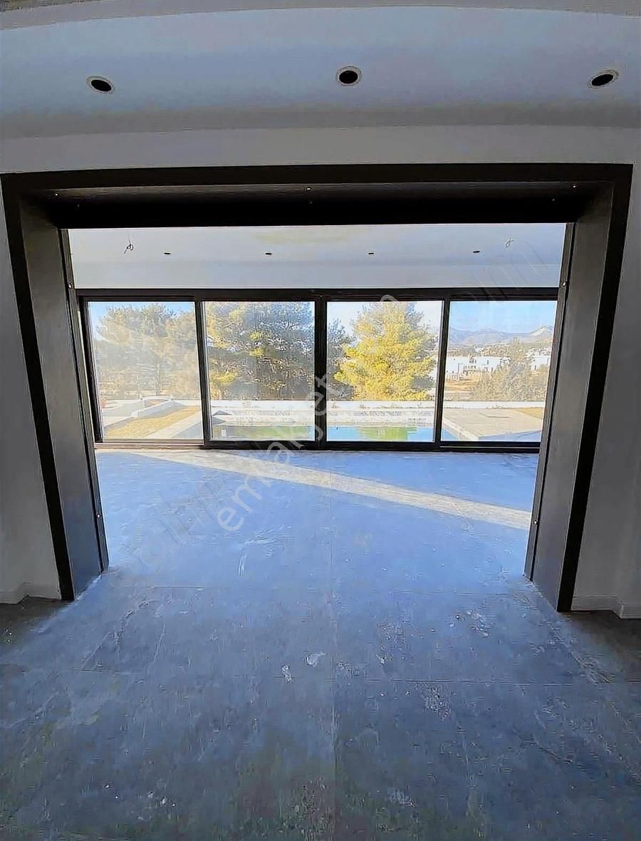 Alya Gayrimenkul Germiyan Bölgesinde Deniz Manzaralı Villa - Görsel 13