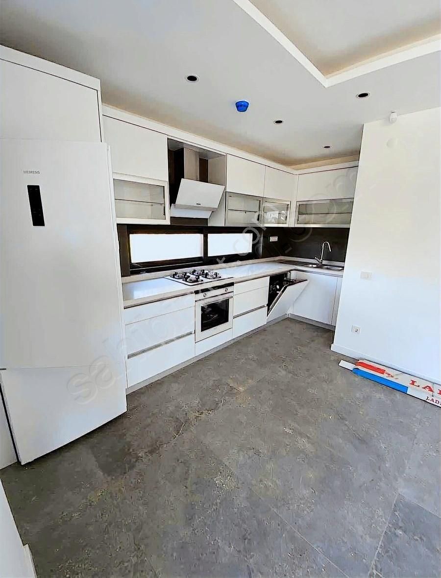 Alya Gayrimenkul Germiyan Bölgesinde Deniz Manzaralı Villa - Görsel 18