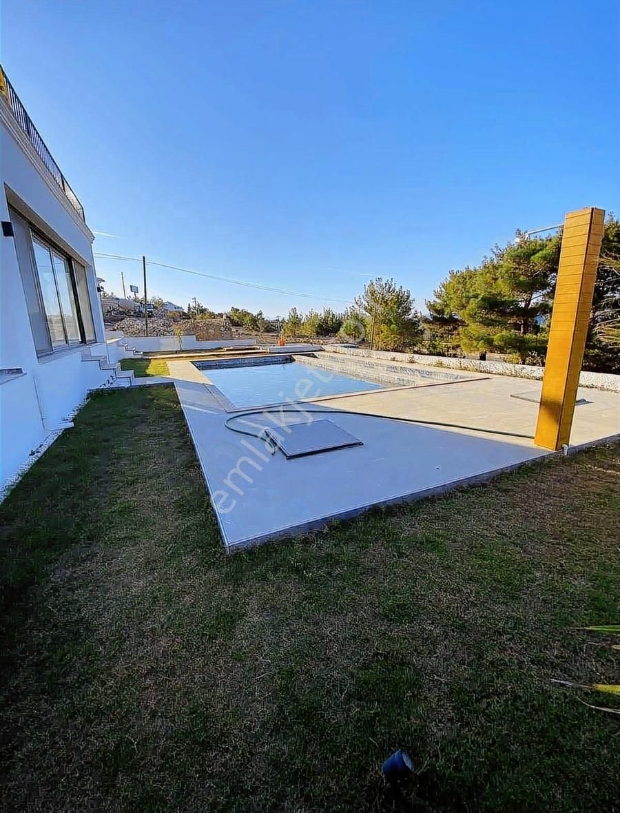 Alya Gayrimenkul Germiyan Bölgesinde Deniz Manzaralı Villa - Görsel 5