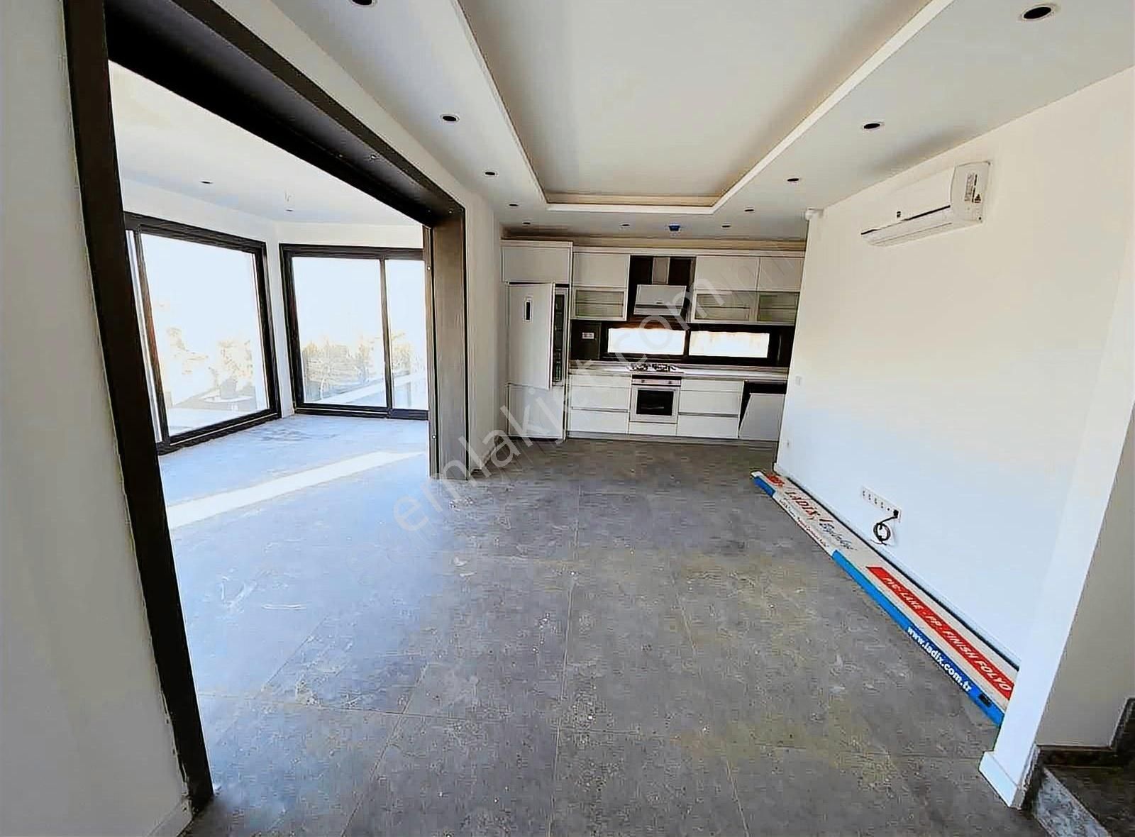 Alya Gayrimenkul Germiyan Bölgesinde Deniz Manzaralı Villa - Görsel 15