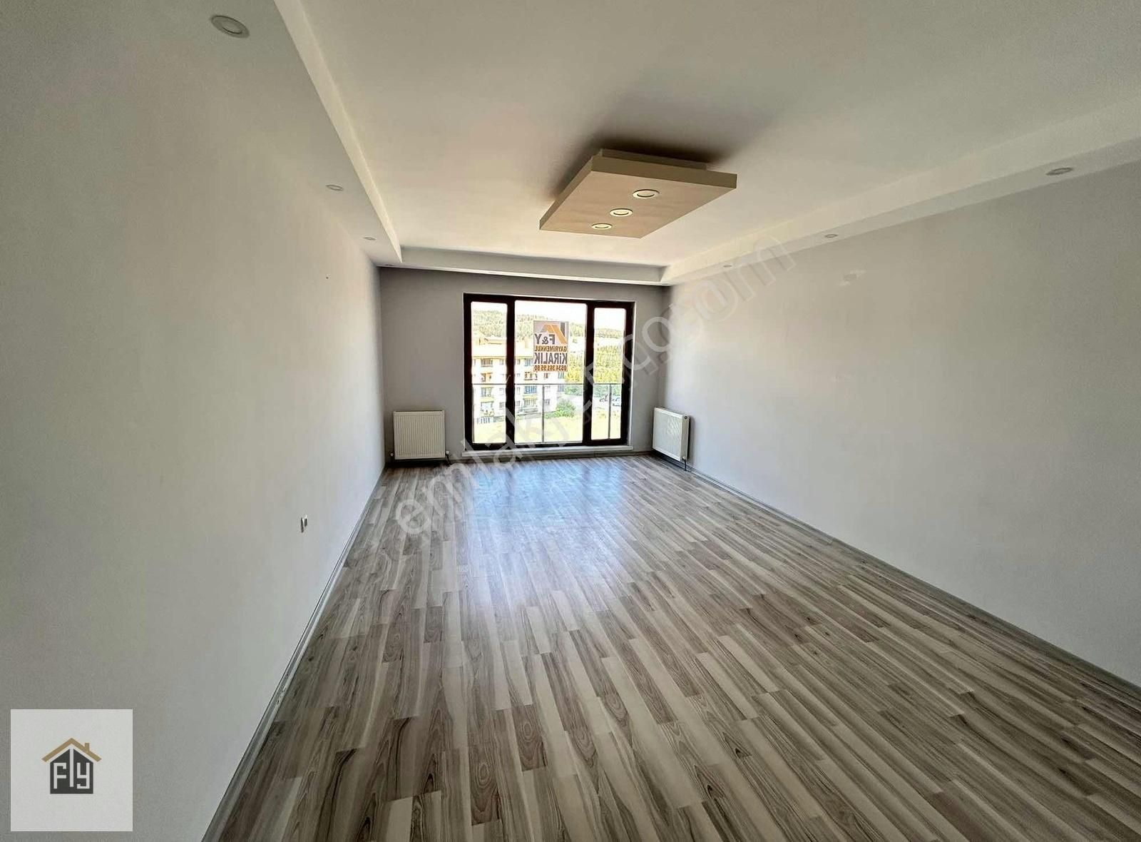 F&y Emlaktan Kiralık Daire Salı Pazarı Yakını 3. Kat Asansörlü
