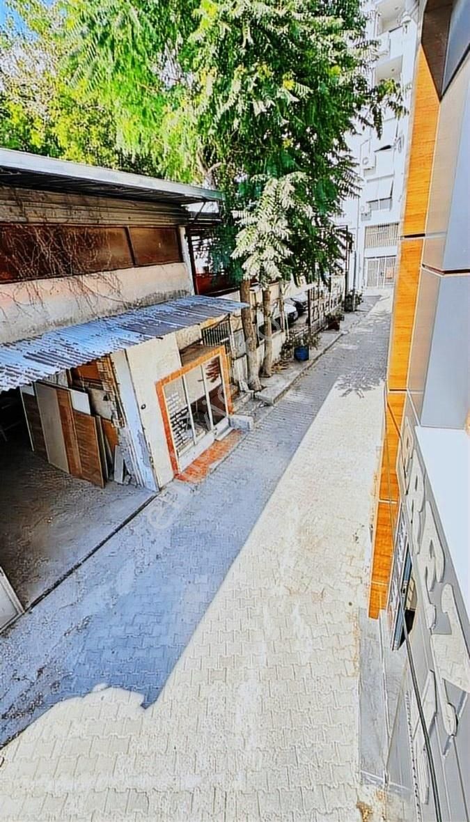 Bornova Merkez De Kiralık 1+1