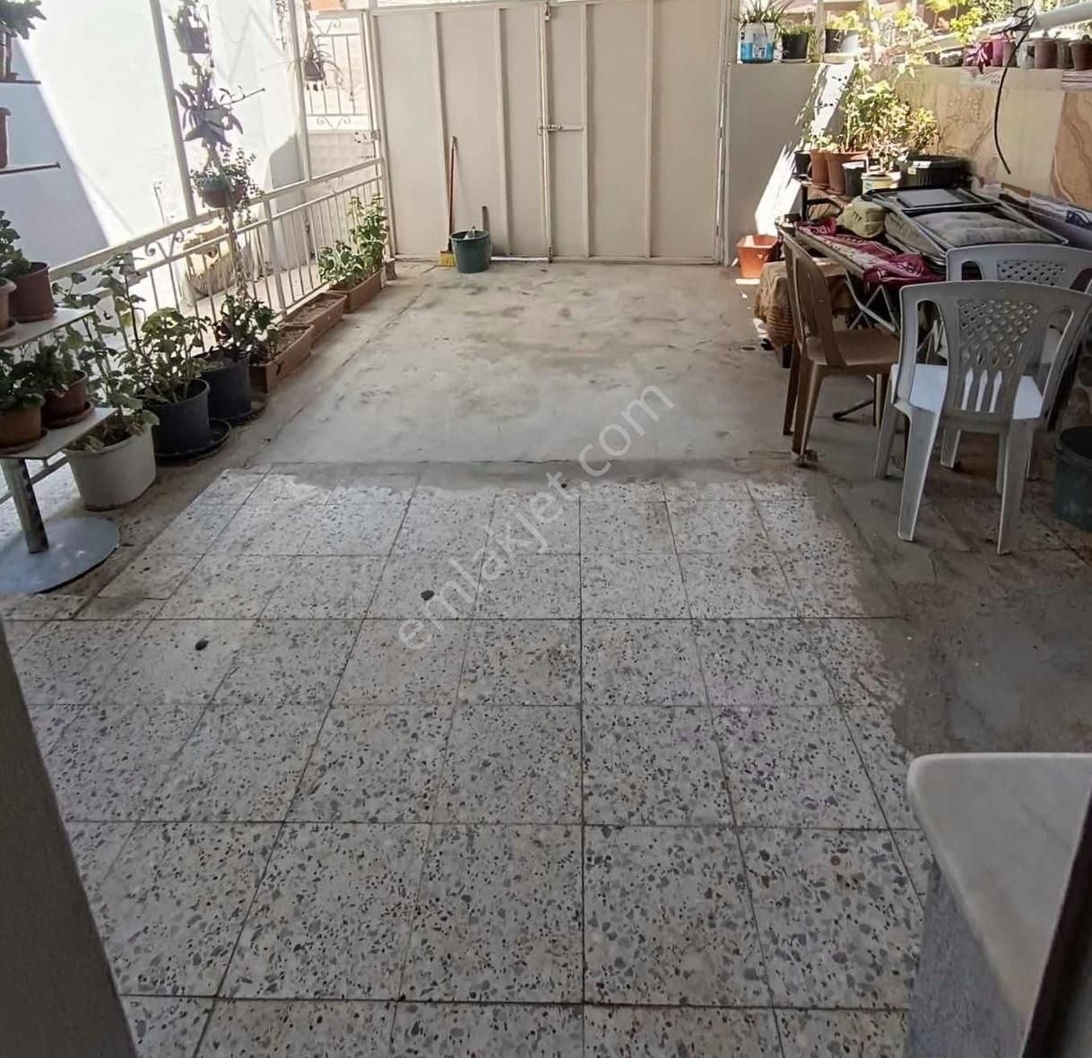 Bahçeli 2+1 Kapalı Mutfak Geniş Daire