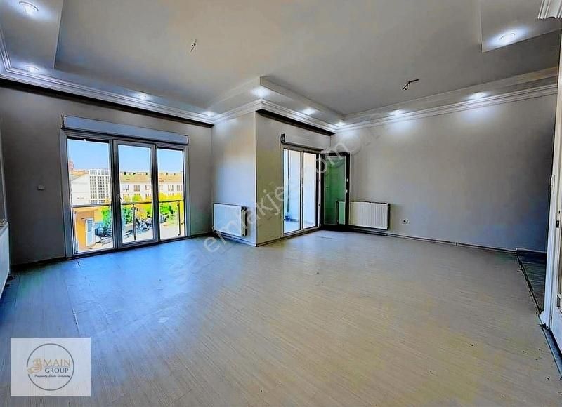 Prestijli Sitede Merkezi Konumda Villa Denize Yakın - Görsel 6