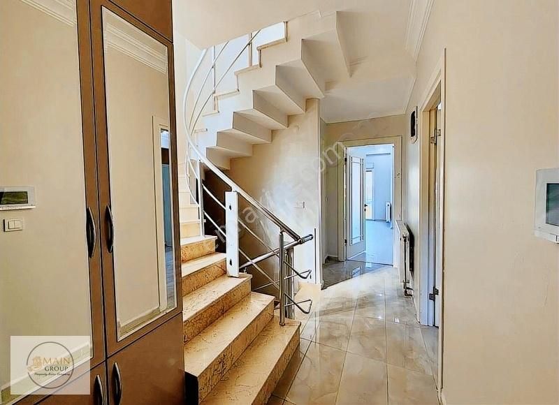 Prestijli Sitede Merkezi Konumda Villa Denize Yakın - Görsel 35