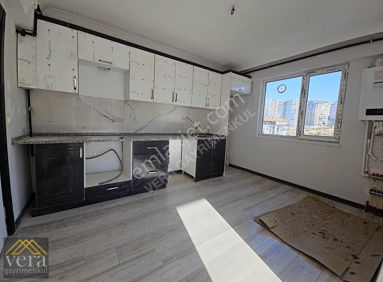 Sitede Teras Balkonlu Sıfır 7. Kat Park Manzaralı Kiralık