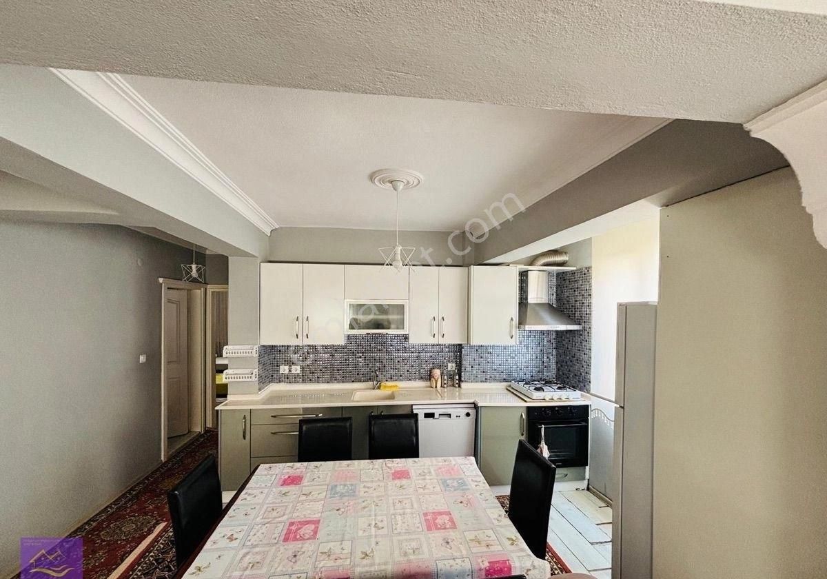 Çeşme Merkezde Yıllık Kiralık Eşyalı 2+1 Daire