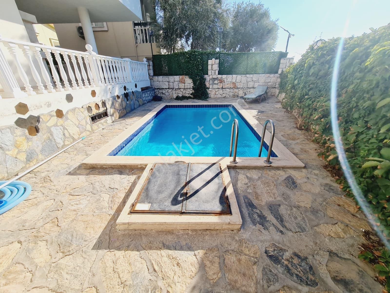 Akbük'te Köşe Konum'da Müstakil Site İçi Full Eşyalı 4+1 Havuzlu Villa - Görsel 35