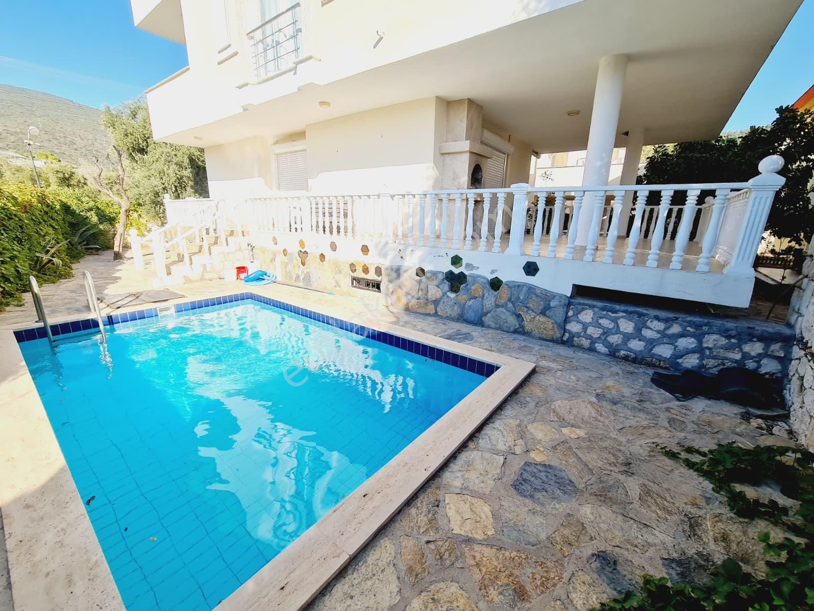 Akbük'te Köşe Konum'da Müstakil Site İçi Full Eşyalı 4+1 Havuzlu Villa - Görsel 33