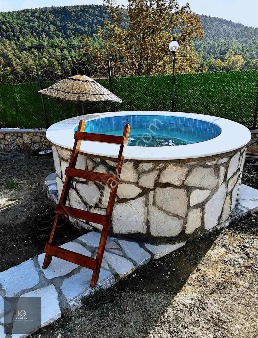 Kapital'den M.kemalpaşa'da Havuzlu 1645 M2 Bungalov Ve Arsası