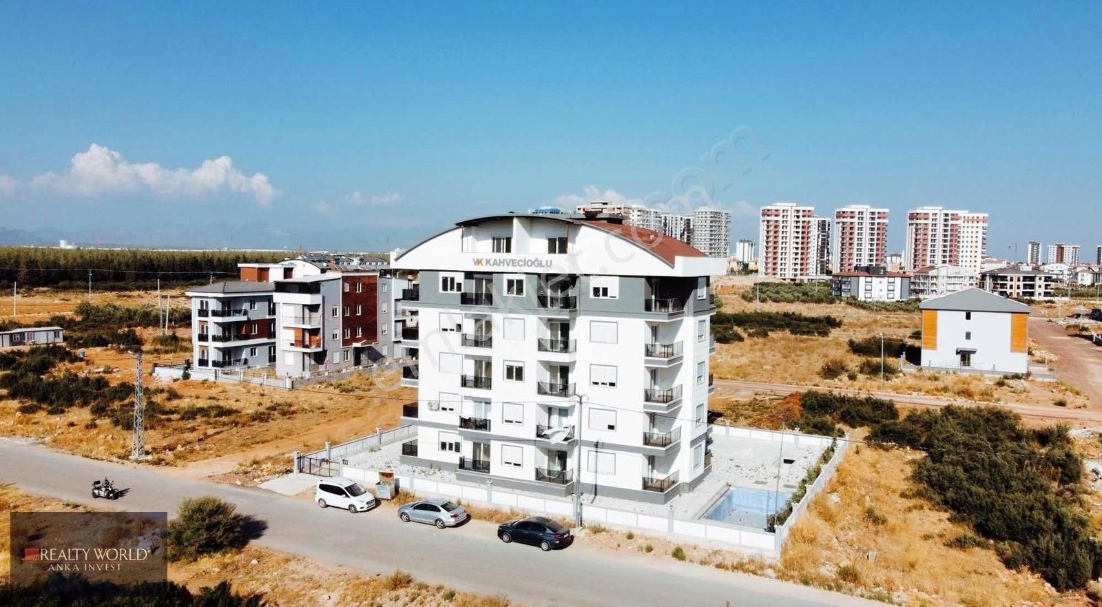 Realty World Anka İskanlı Havuzlu Binada Ferah 2+1 Daireler
