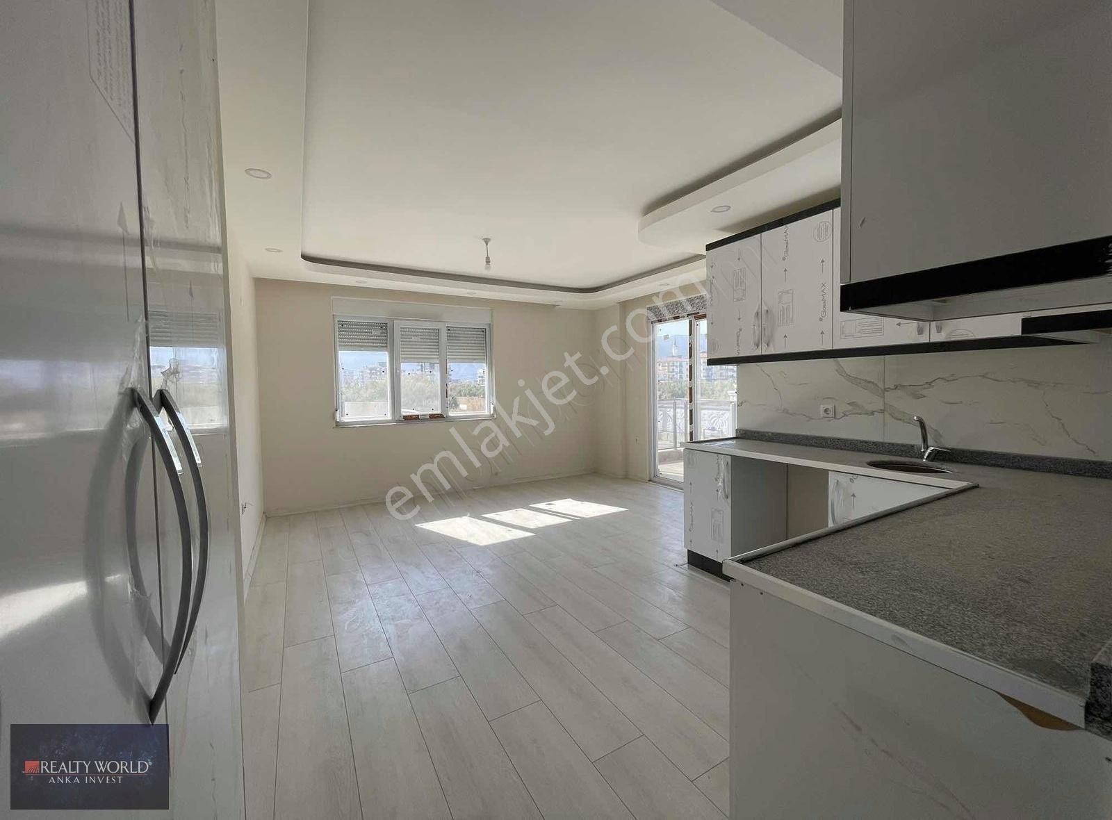 Realty World Anka Havuzlu İskanlı Ara Kat 2+1 Daireler
