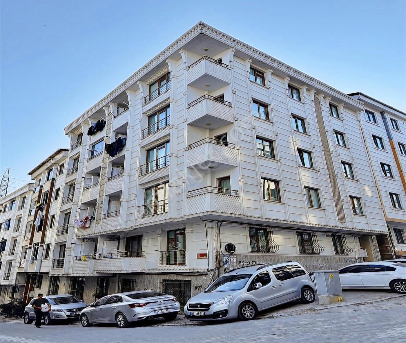 Esenyurt Selehaddin Eyyubi Mahallesinde 2+1 Arakat Fırsat Daire
