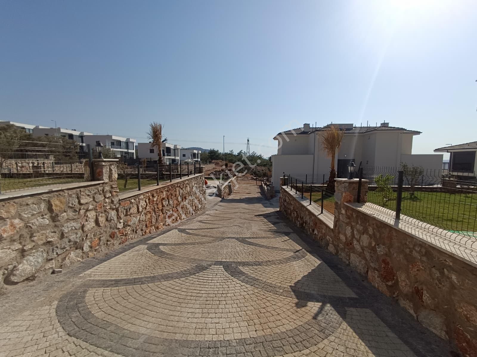 Didim Akbük'te Havuzlu Sitede Sıfır 2+1 Daire - Görsel 6