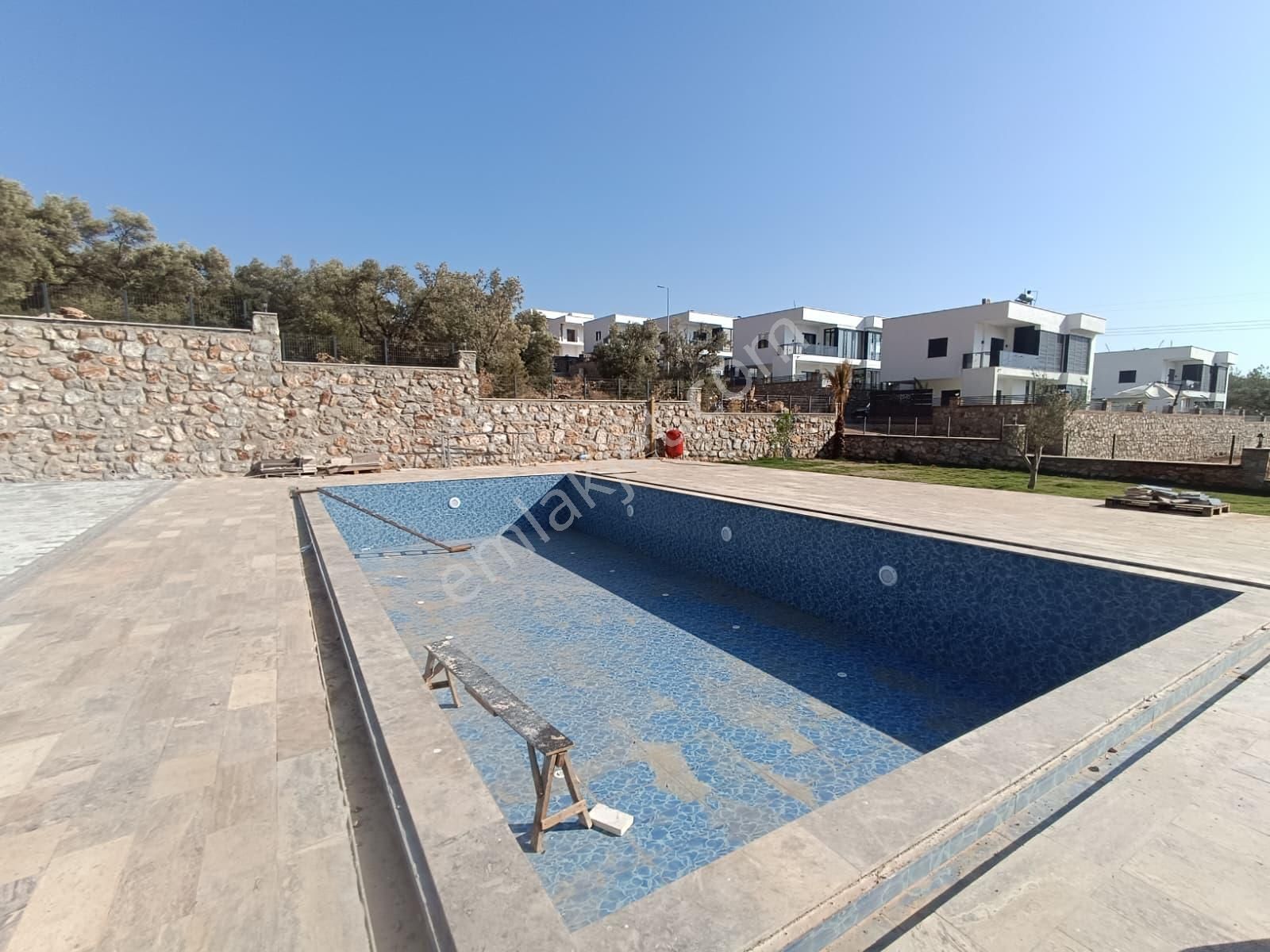 Didim Akbük'te Havuzlu Sitede Sıfır 2+1 Daire - Görsel 7