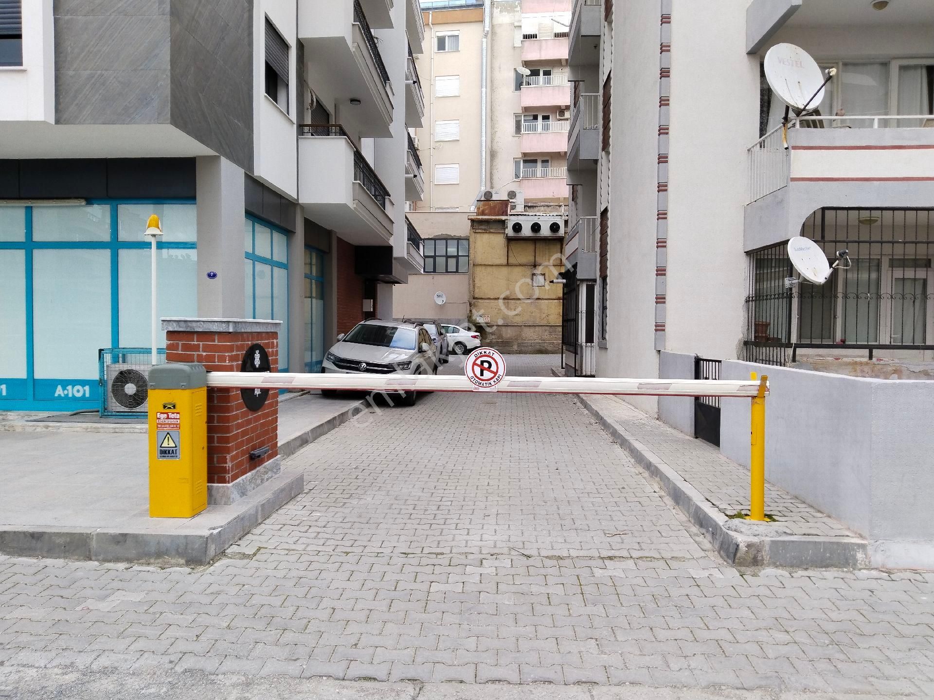 Yüksek Kredi İmkanlı Şehir Merkezi Kapalı Mutfak Ara Kat 3+1 Geniş Daire