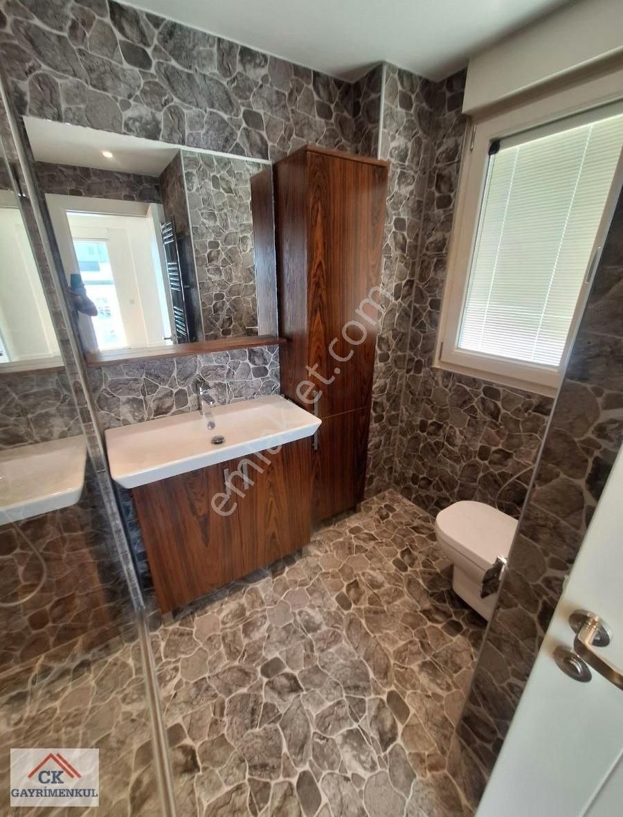 Ck'dan Deniz Manzaralı Prestijli Binada 130 M2 Net 3.5+1 Kat Tek - Görsel 18