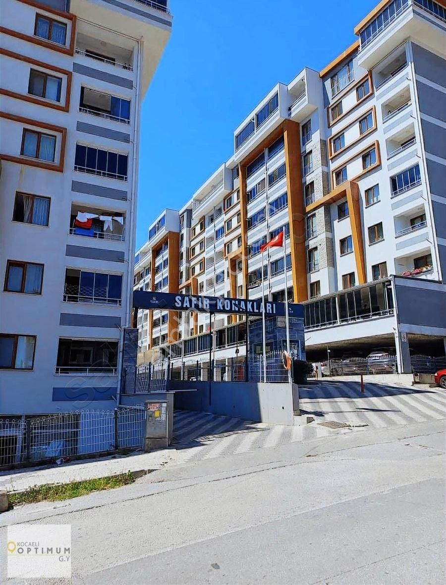 Yenikent Safir Konaklarında Kiralık Geniş Ara Kat 3+1 Daire