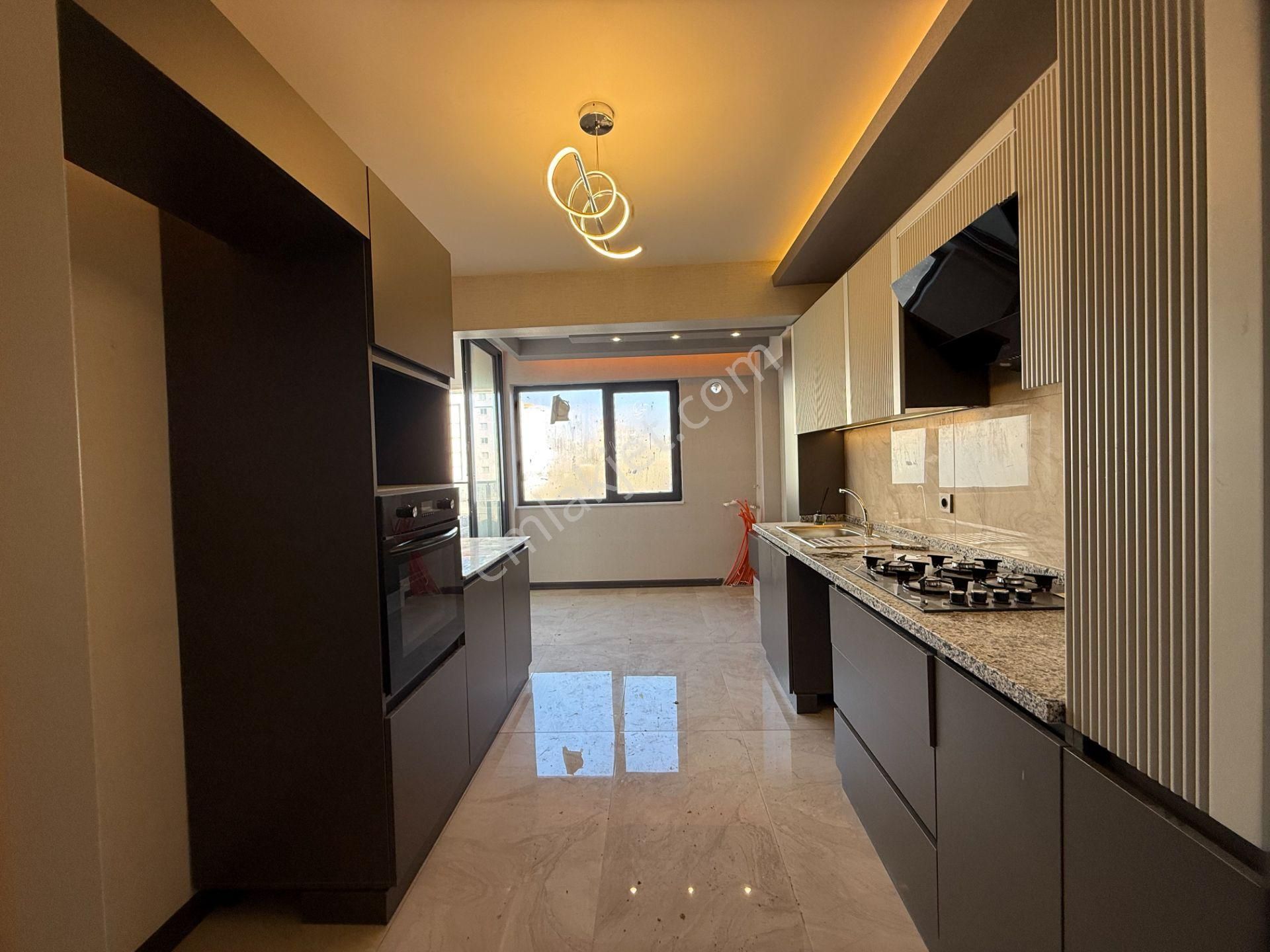 Çiftçioğullarından Sarayda Site İçerisinde Ultralüx Sıfır 2+1 Daire