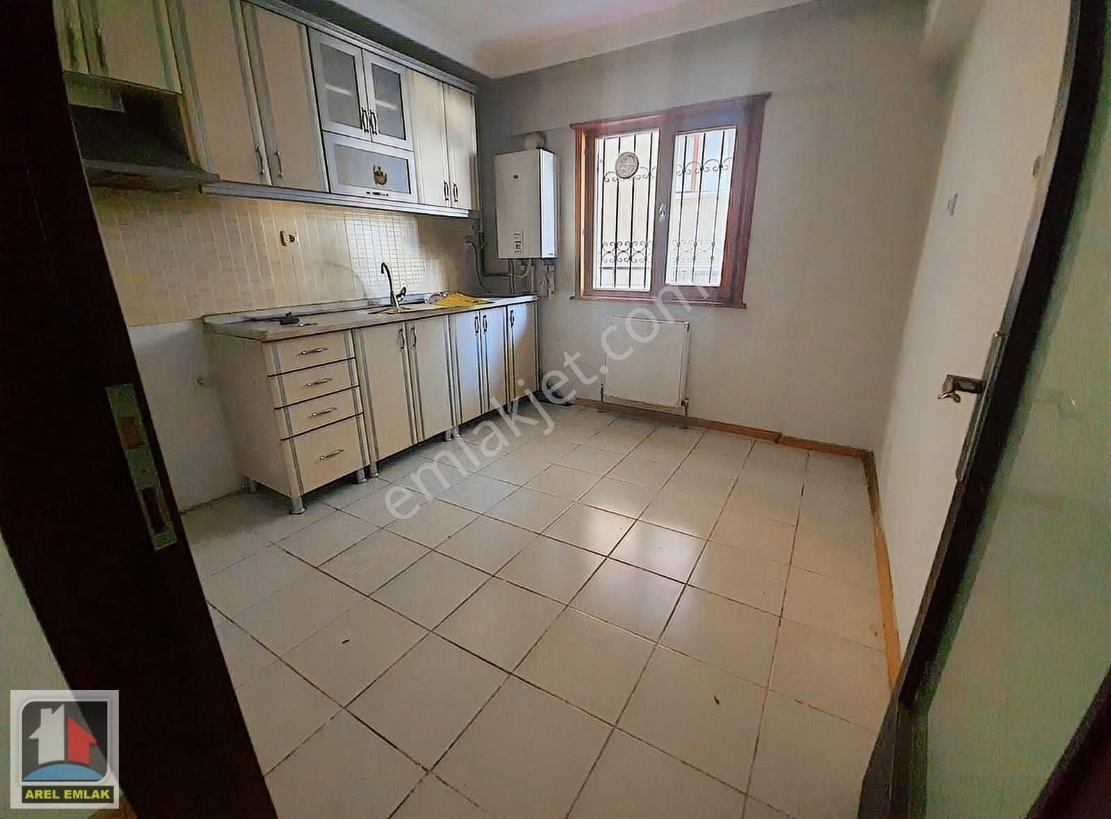 Arel'den Malazgirt Mh 1016 Sk.ta Giriş Ön Cephe Kombili 3+1