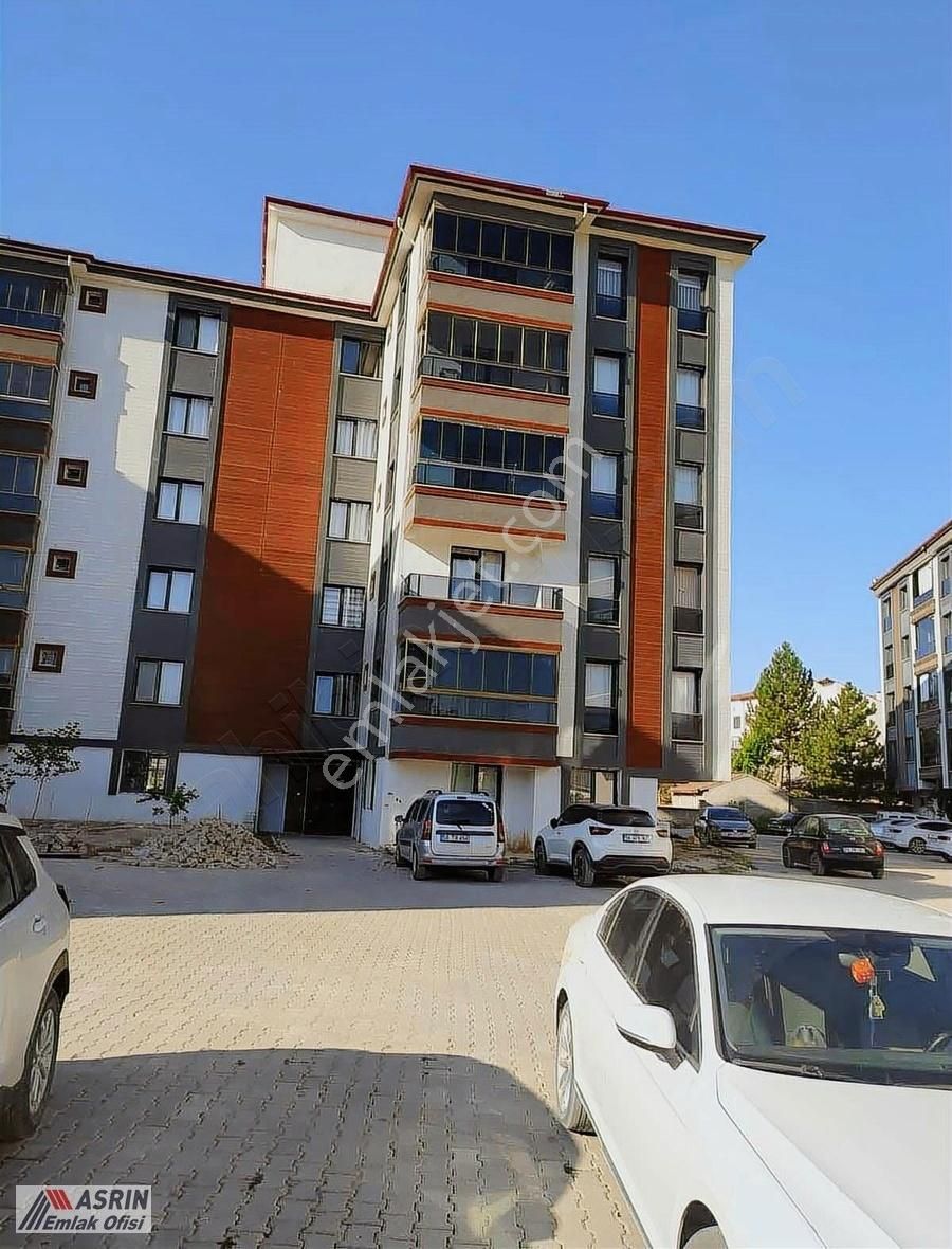 Asrın Emlak'tan Kangal Merkezde Satılık 3+1 Kombili Daire