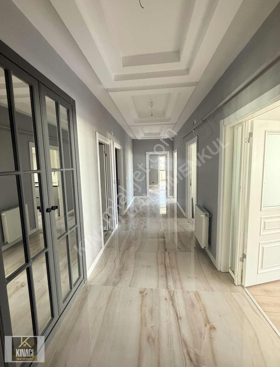 Tugay Kınacı'dan Yüzakı Bulvarın Da Kiralık 4+1 Ara Kat Daire