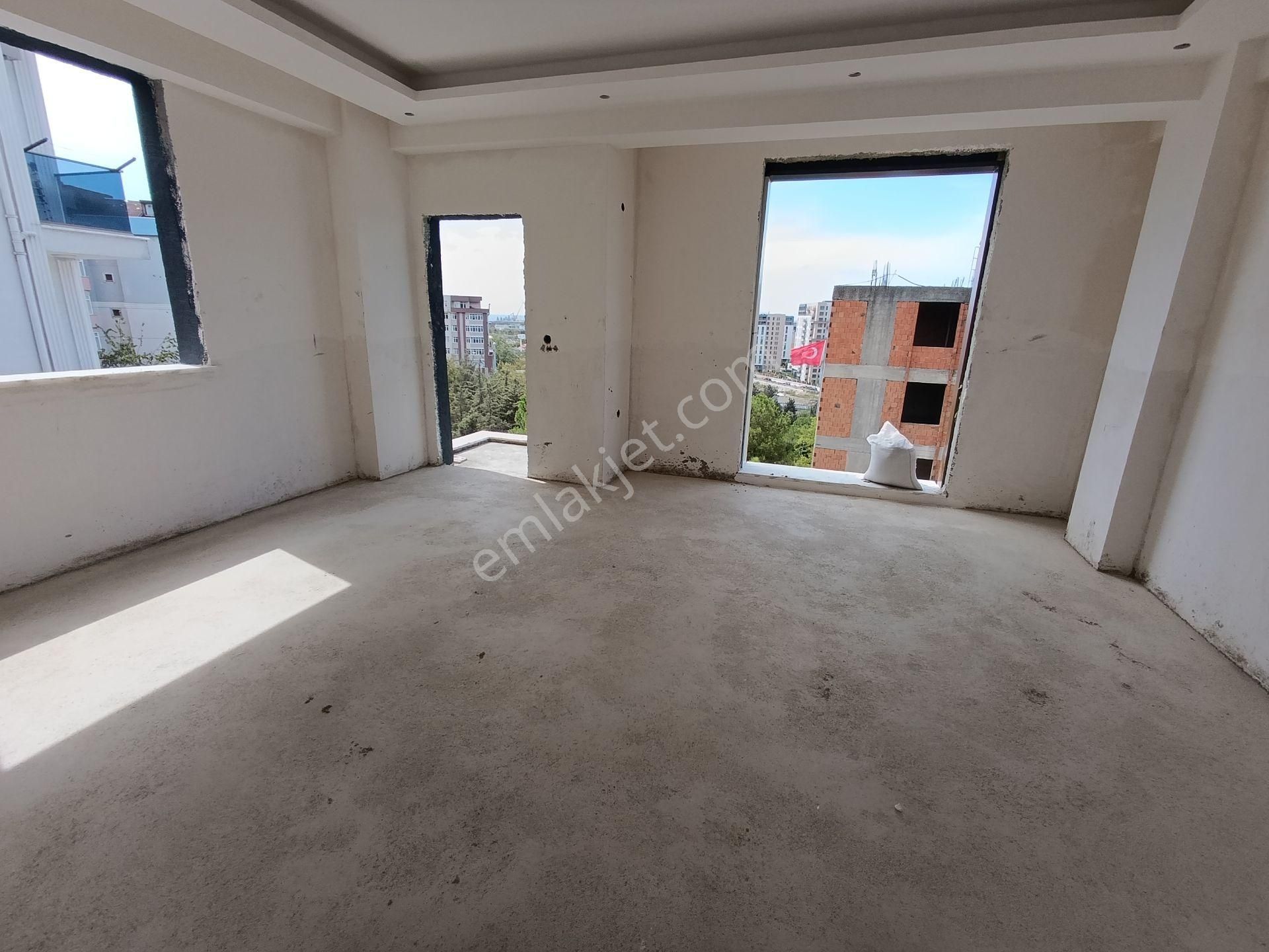 Pendik Güzelyalı Yol Üstü Satılık 2+1 Asansör Otoparklı Lüks Daire