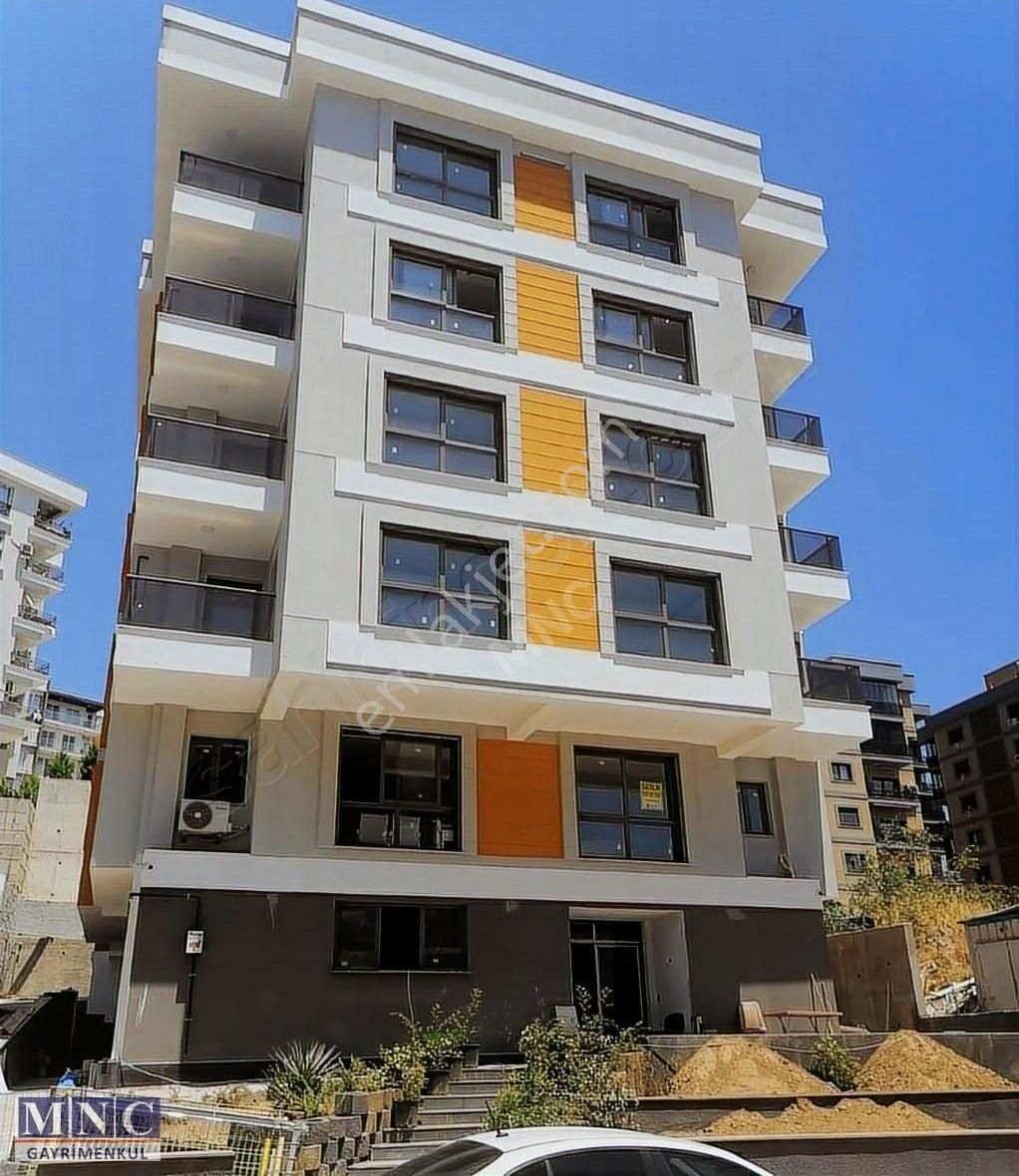Çiğli Esentepe'de İzmir Ve Deniz Manzaralı 2+1 Açık Mutfak