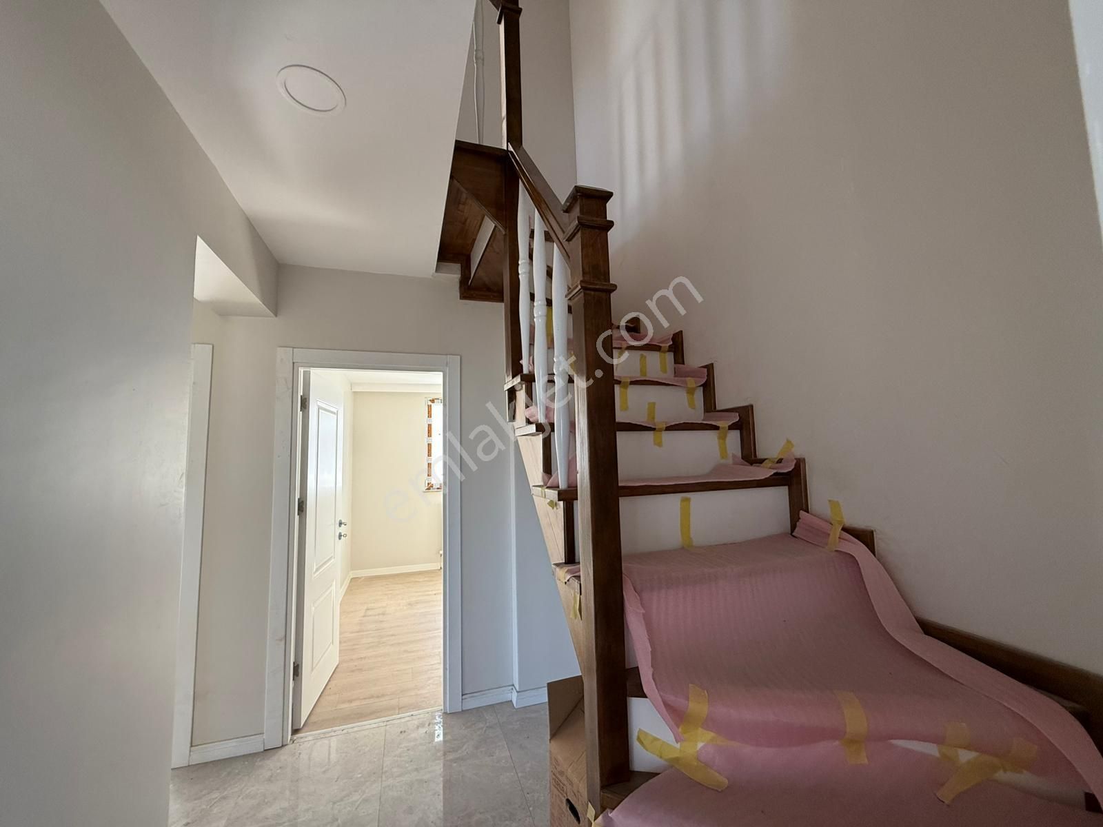 Çengelköy 'de Geniş Satılık 5+2 Çatı Dubleksi - Görsel 15