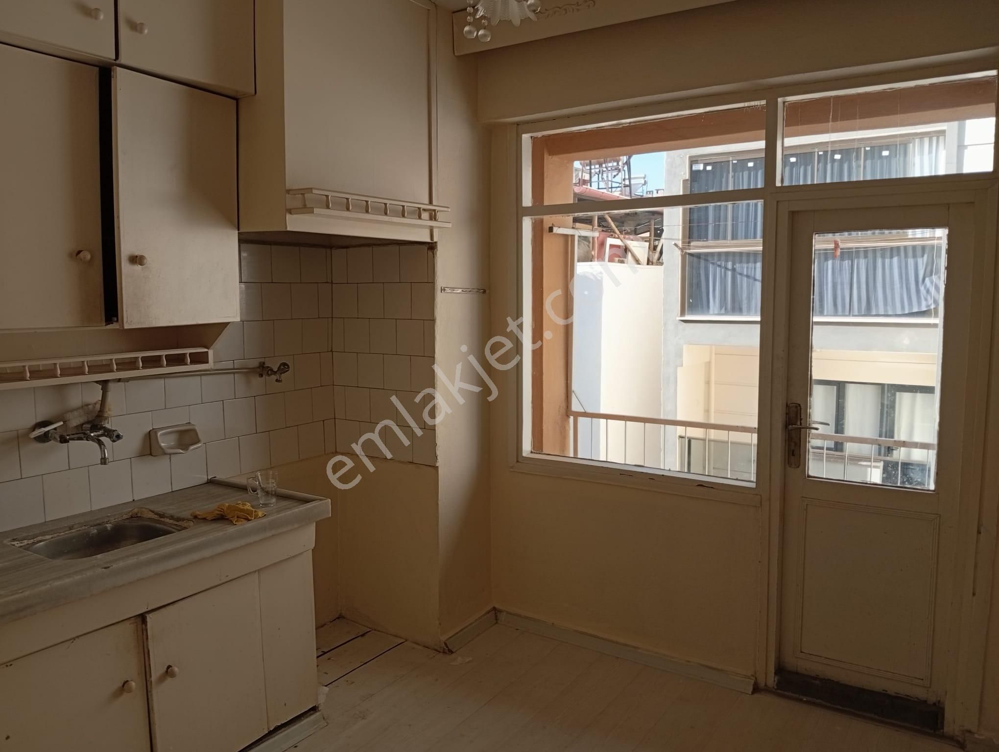 Salihli Berkay Emlaktan Namıkkemal Mah Kiralık 2+1 Sobalı Daire