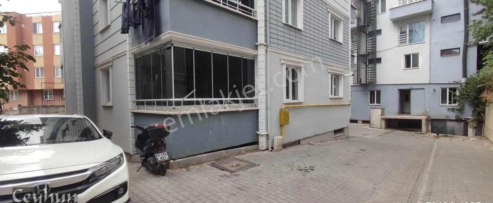 Maliye Yanında Giriş Kat Cam Balkonlu 2+1 Kiralık Yeni Daire