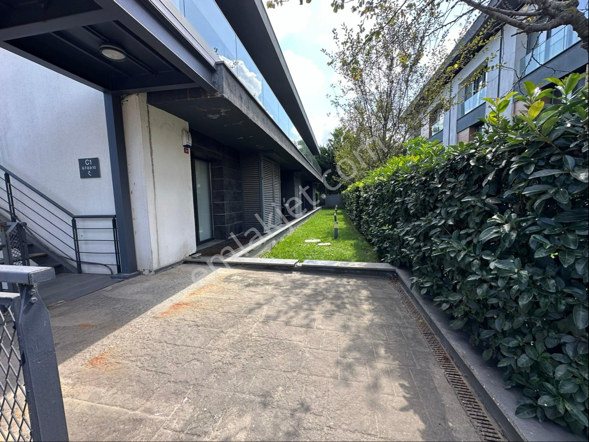 *realty World* Zekeriyaköyün En Özel Sitesinde Satılık Tripleks - Görsel 3