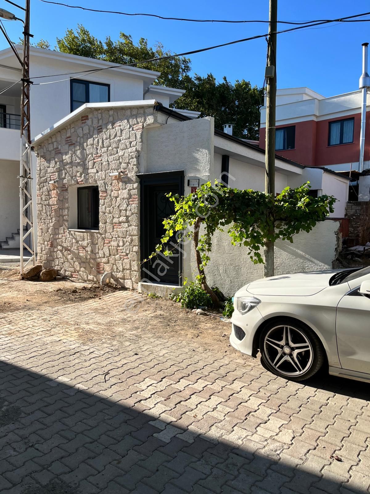 Edremit Kızılkeçili De Satılık 1+1 Özel Tasarım Full Eşyalı Köy Evi - Görsel 2