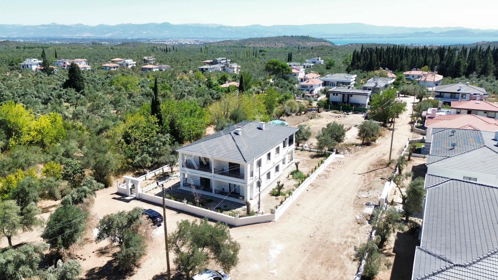 Akçay Sezgin Emlaktan Doğayla İç İçe Bahçe Kullanımlı Satılık 2+1 - Görsel 9