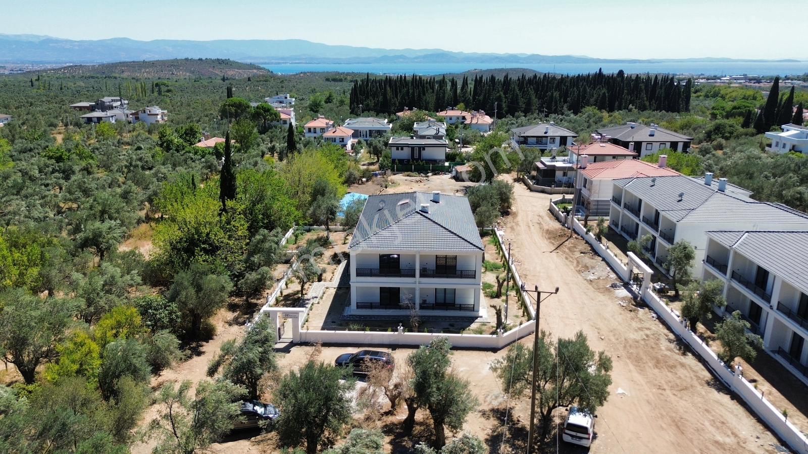 Akçay Sezgin Emlaktan Doğayla İç İçe Bahçe Kullanımlı Satılık 2+1 - Görsel 8