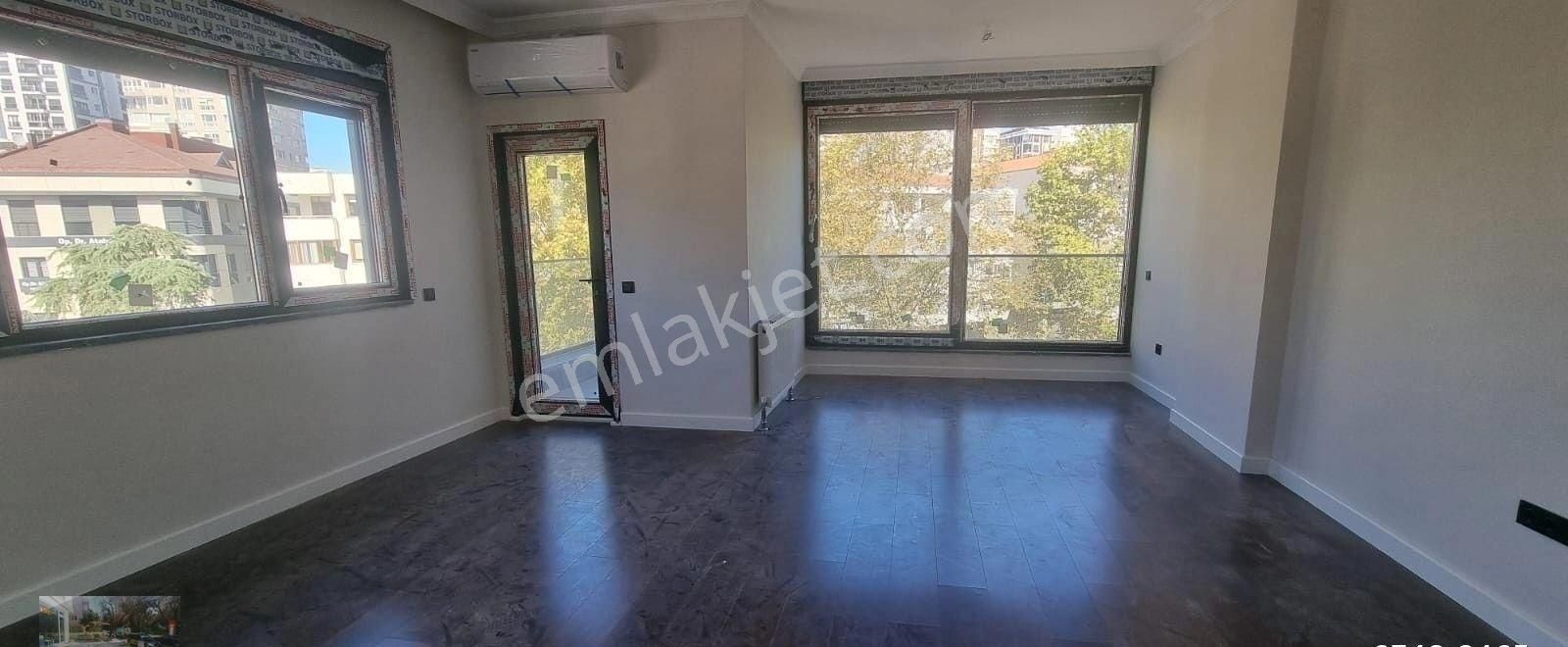 Fenerbahçe Bağdat Caddesi Üzeri Keyifli Balkon Caddeye Cephe