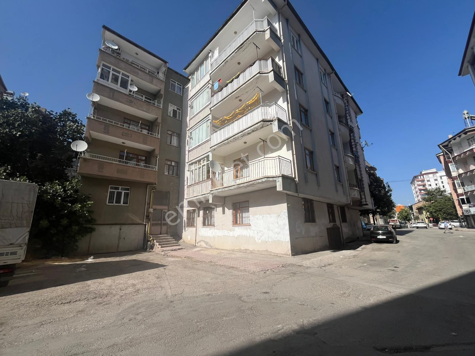 Mevsim Gayrimenkulden Yeni Mahallede Satılık 3+1 Daire