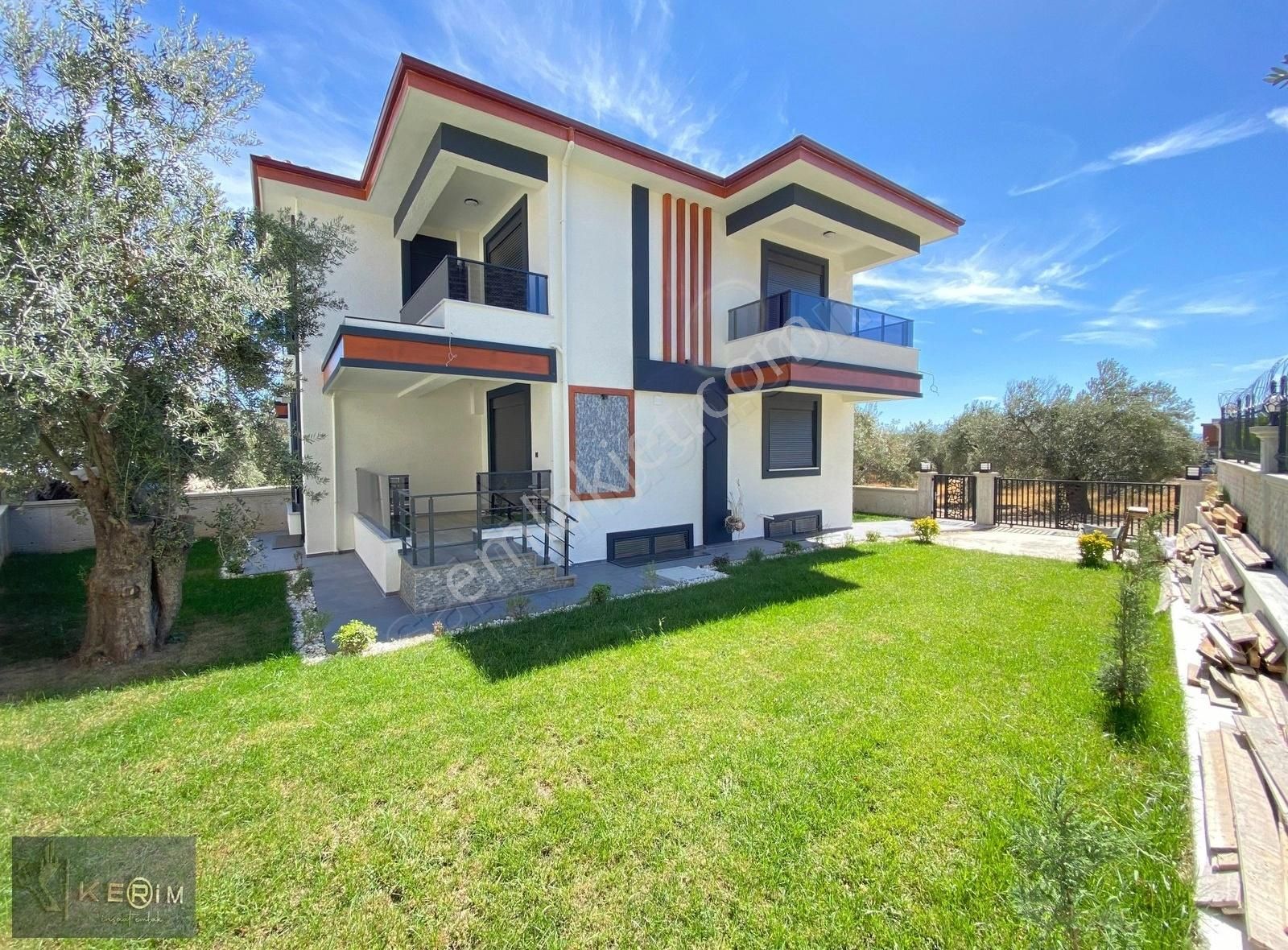 Güre Satılık 100m² Şahsi Bahçeye Sahip 7+1 Sıfır Villa