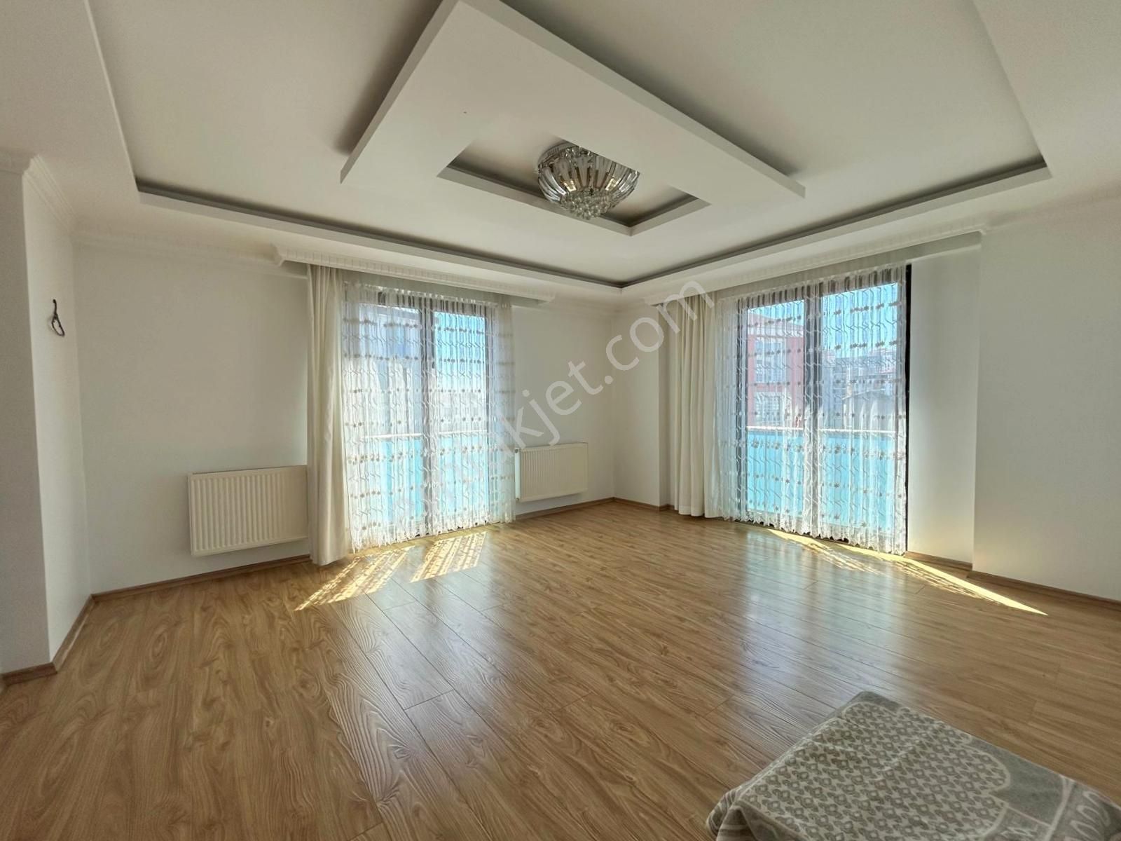 Mertcan'dan Kurtköy Güvenlikli Sitede İskanlı Ara Kat Balkonlu 3+1