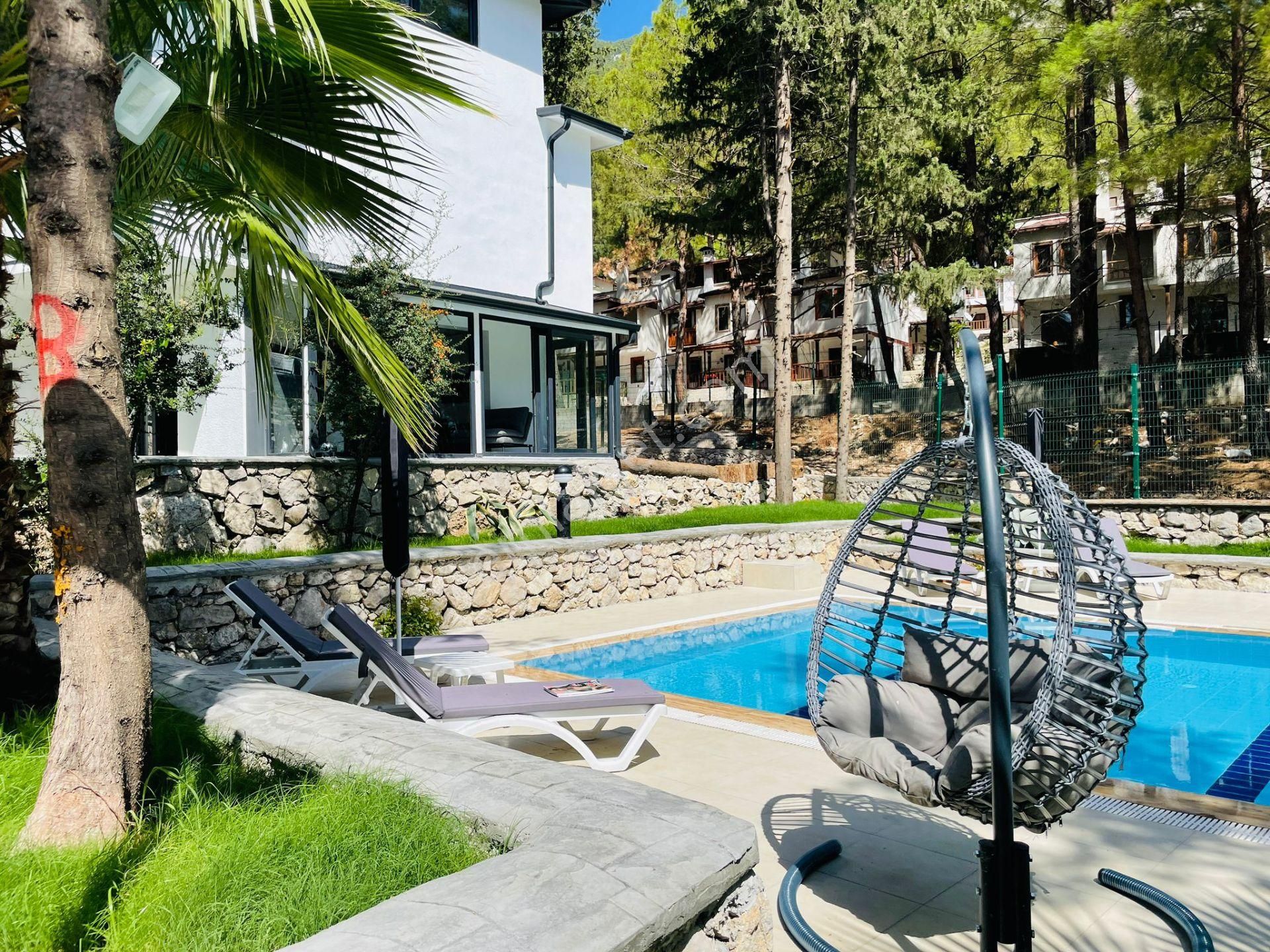 Kemer Beycik'te Eşsiz Orman Manzaralı Satılık İkiz Villa