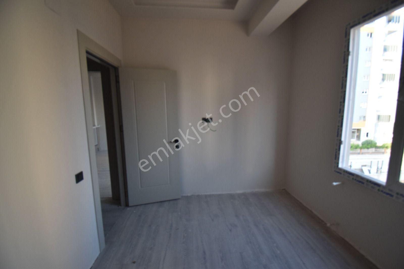 Tece'de Her Yere Yakın Havuzlu 1+1 Sıfır Daire - Görsel 9