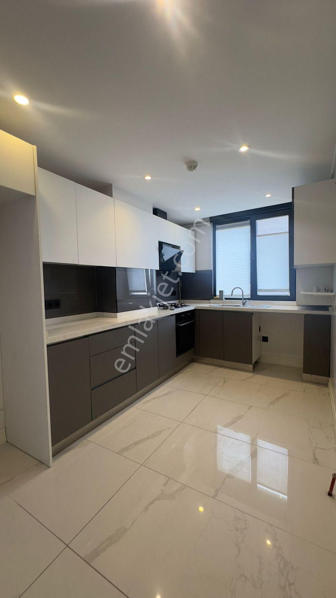 Çengelköy 'de Merkezi Lokasyon 'da 3+1 Kiralık Daire